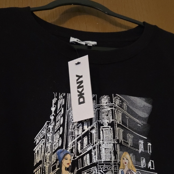DKNY NWT Black Crewneck Sweatshirt with Urban Graphic Design...XL - Picture 5 of 5